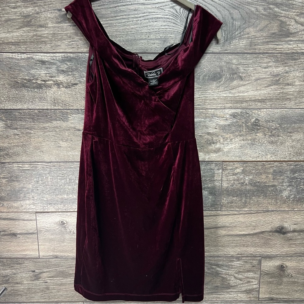 Rebecca B Burgundy Velvet Off Shoulder Dress – Size 12